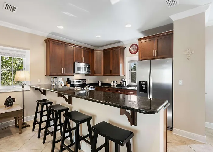 Elegant House & With Private Pool On-site Golf & Wraparound Porch